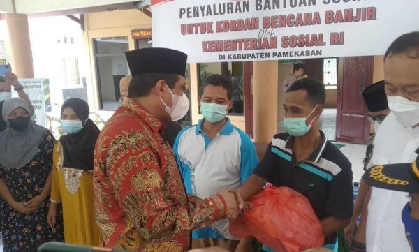 Kementerian Sosial RI Salurkan Bantuan untuk Korban Bencana Banjir Pamekasan