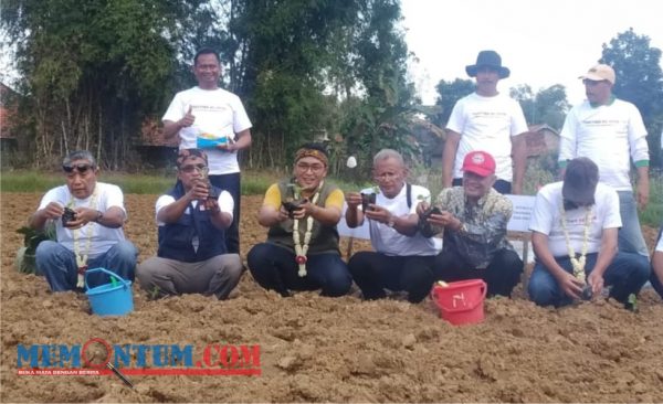 Bupati Pamekasan Hadiri Sarasehan dan Tanam Raya Tembakau 2022