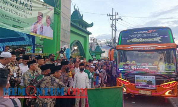 Bupati Baddrut Tamam Berangkatkan 419 CJH Pamekasan