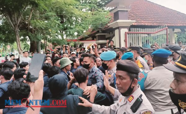 Evaluasi Empat Tahun Kinerja Bupati, Mahasiswa Pamekasan Terlibat Gesekan dengan Aparat