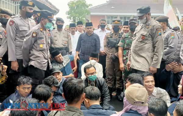 Unjuk Rasa Jilid II BEM Unira Ditemui Langsung Bupati Pamekasan